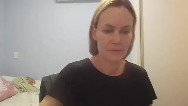 Annylove1 - boobs and naked butt