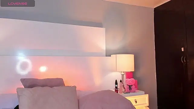 Emily_robertss1 - hi emily