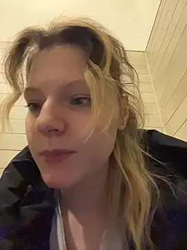 MaryHiggins - Playing with pussy