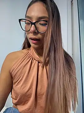 Amira_cute2 - Control toy 1 min +1 finger inside 💦