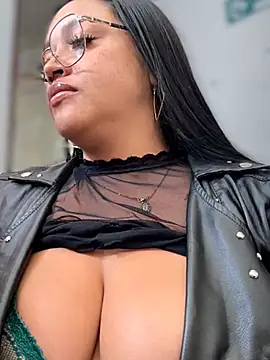 Outdoors-Mia_Khalifa - Anal plug plus oil