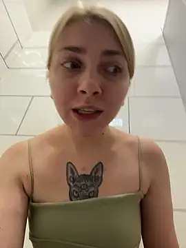 Sunny___Bunny - SPANK clit under table in kfc