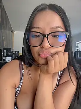 Lola_sweeet18 - spank ass and put it in your face
