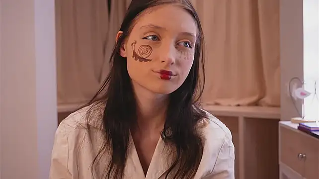 DalilaSylvia - make a funny face