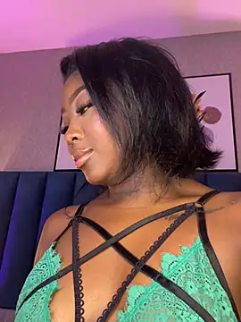 KishaMoore - ♥︎ Take off panty - Twerk in doggy ♥︎