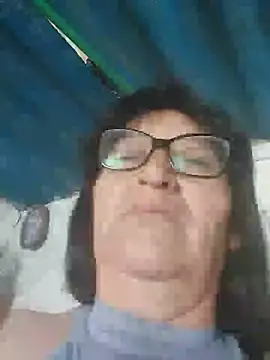 Clarita_01 - Mostrar pies y coño