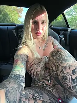 CoraDiamond - GO OUT OF THE CAR NAKED 👀🥵