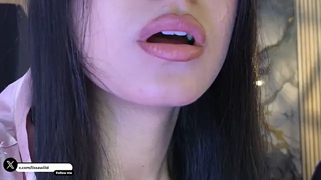 LissaWiild - 👋 Slow spanks + naughty grin