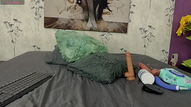 Isabella-vega - Fuck Pussy With 2 Fingers + Spit