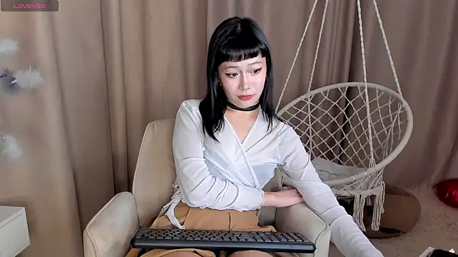 Lilyy__Moon - Show the contours of the body