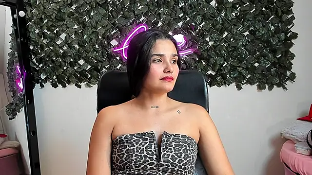 DestinyHills - Make Me Wet 🤤