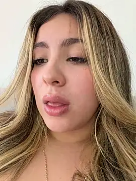 Cloee_Rainbow1 - sucking my fingers + eye contact ✌️🤤💦