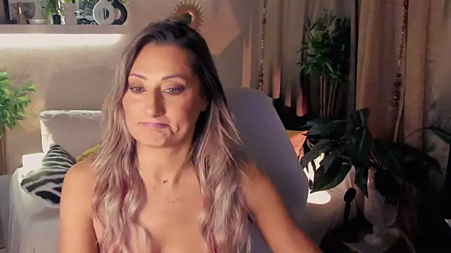 SarahAlluring - Oily ASS