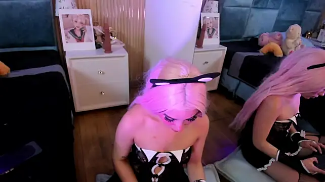 Delphine_doll - show tits