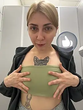 Sunny___Bunny - Flash pussy in kfc