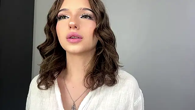 AngellaOlano - Show underboob