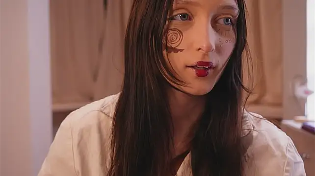 DalilaSylvia - make a funny face