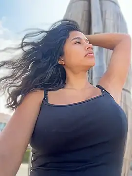 Sexi_noemi - showing my tits on the street
