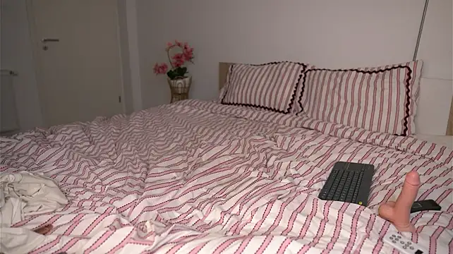 Belle_Blondy - keep your princess' pussy hot & bothered