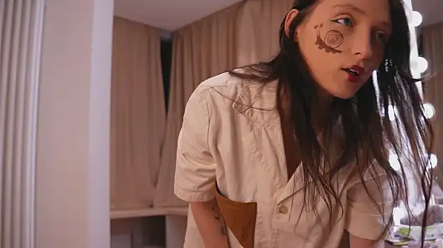 DalilaSylvia - make a funny face