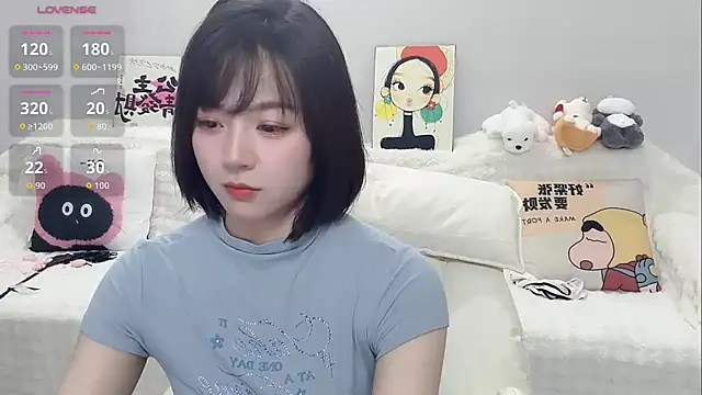 Lucy-8 - 透透衣服+乳夹（脱内衣）2分钟控制