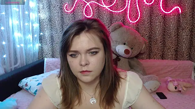 HotJenifferLove - saving money for new outfit