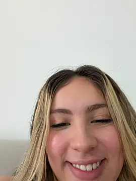 Cloee_Rainbow1 - Close cam + oil in my BIG boobs 💦🍒🍒
