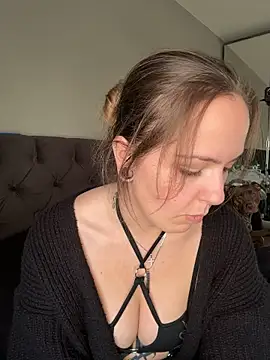 MaryPeach666 - Boobs Out 5min 🍒 + LT Live Pussy Pic