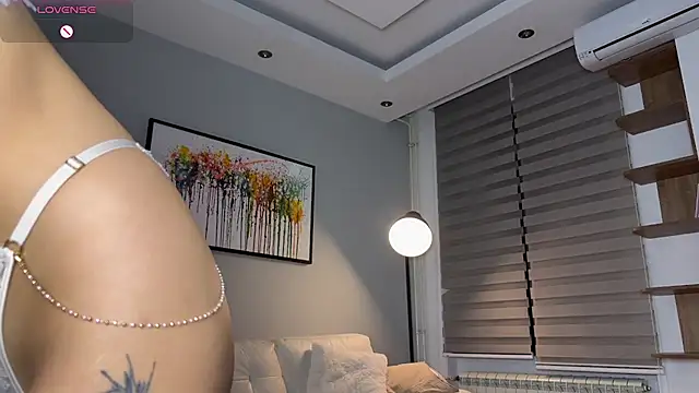 KeeleyDavis - put domi under mi panties