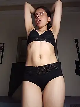 Bianca_Sweetie - Show pussy, rubbing my clit for you