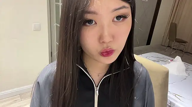 EffieCupples - Cam kisses & boobs playing 🤭