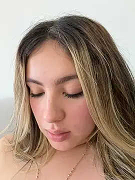 Cloee_Rainbow1 - Close cam + oil in my BIG boobs 💦🍒🍒