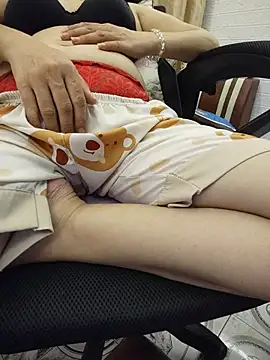 Hara_lusia83 - The girl is sexy, big, and seductive.