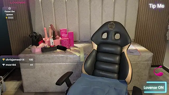 Lynn_turner - Blow kiss + flash tits🌺