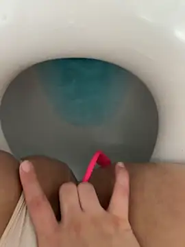ArieliciousXXX - SQUIRT IN PUBLIC RESTROOM 😈💦