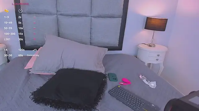 NinaBravu - Ride dildo in reverse + moans hard 🔥😈