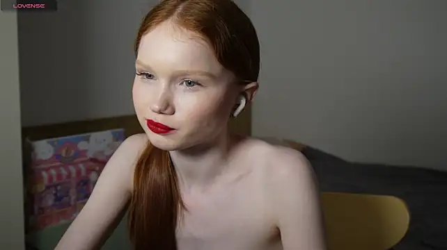 Nellie_baby - fingers in ass