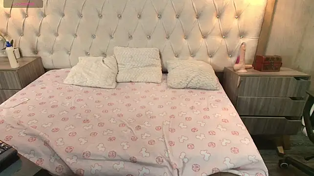 Briony_Walker - FUCK DILDO SIMULATOR MILK 🍑​