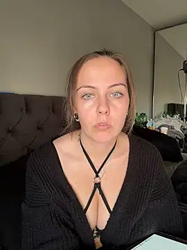 MaryPeach666 - Boobs Out 5min 🍒 + LT Live Pussy Pic