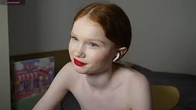 Nellie_baby - fingers in ass