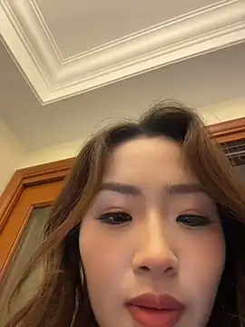 Yomi009 - 闺蜜面前口交假阳具😳
