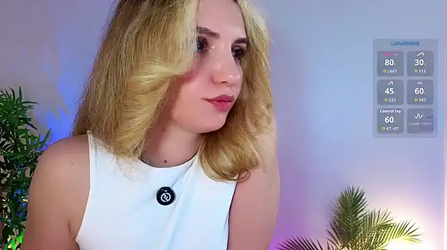 Cute_cake - dildo in pussy