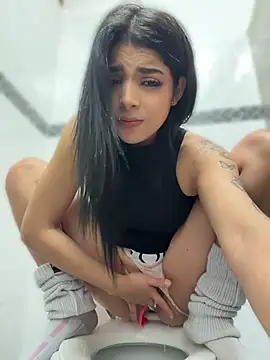 ArieliciousXXX - SQUIRT IN PUBLIC RESTROOM 😈💦