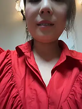 Lola666999 - 完成任务脱掉衬衣