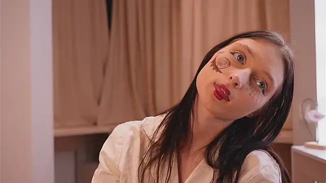 DalilaSylvia - make a funny face