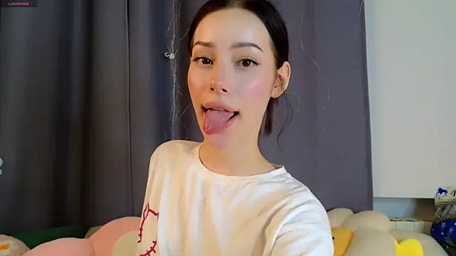 Glamourr - Spit on my tits and tease u with them