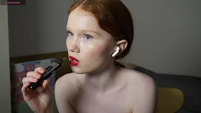 Nellie_baby - fingers in ass