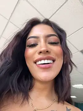 MystiqueXXX - CREAMMY PUSSY IN PUBLIC! 💦