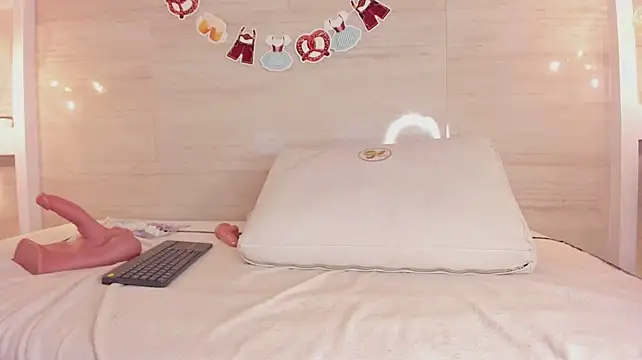 Chloe_murray - Put cum on your amazing boobs for us!🍒