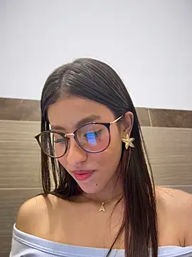 Alejandra_ospina - 3 FINGER INSIDE PUSSY + A LOT CREAMY🔥🔥